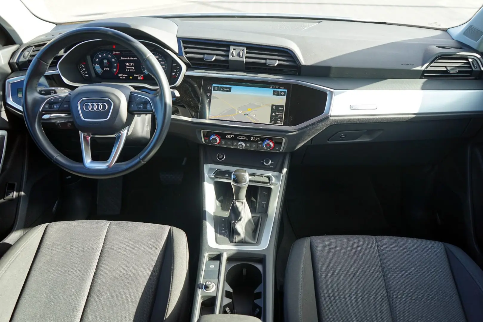 Q3 40 TFSI qu. advanced 18Z  VC APP LED Navi