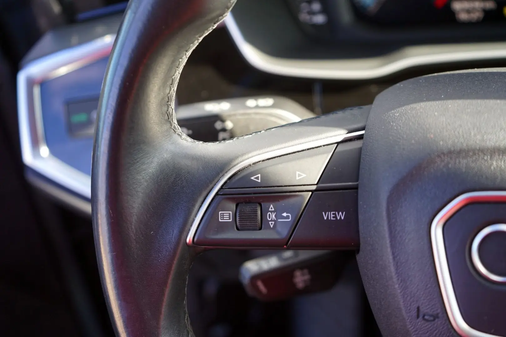 Q3 40 TFSI qu. advanced 18Z  VC APP LED Navi