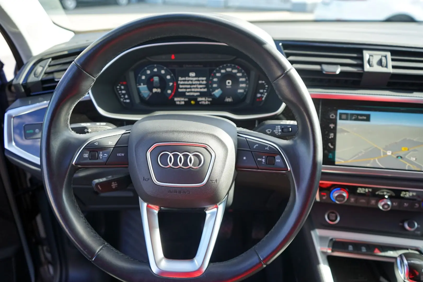 Q3 40 TFSI qu. advanced 18Z  VC APP LED Navi