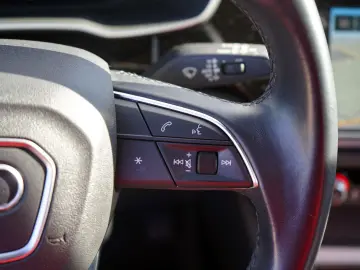 Q3 40 TFSI qu. advanced 18Z  VC APP LED Navi