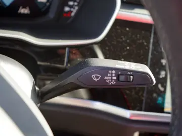Q3 40 TFSI qu. advanced 18Z  VC APP LED Navi