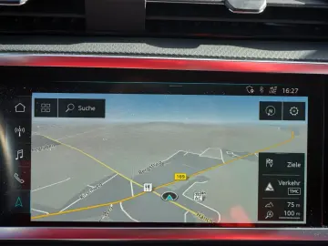Q3 40 TFSI qu. advanced 18Z  VC APP LED Navi
