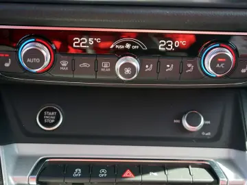 Q3 40 TFSI qu. advanced 18Z  VC APP LED Navi