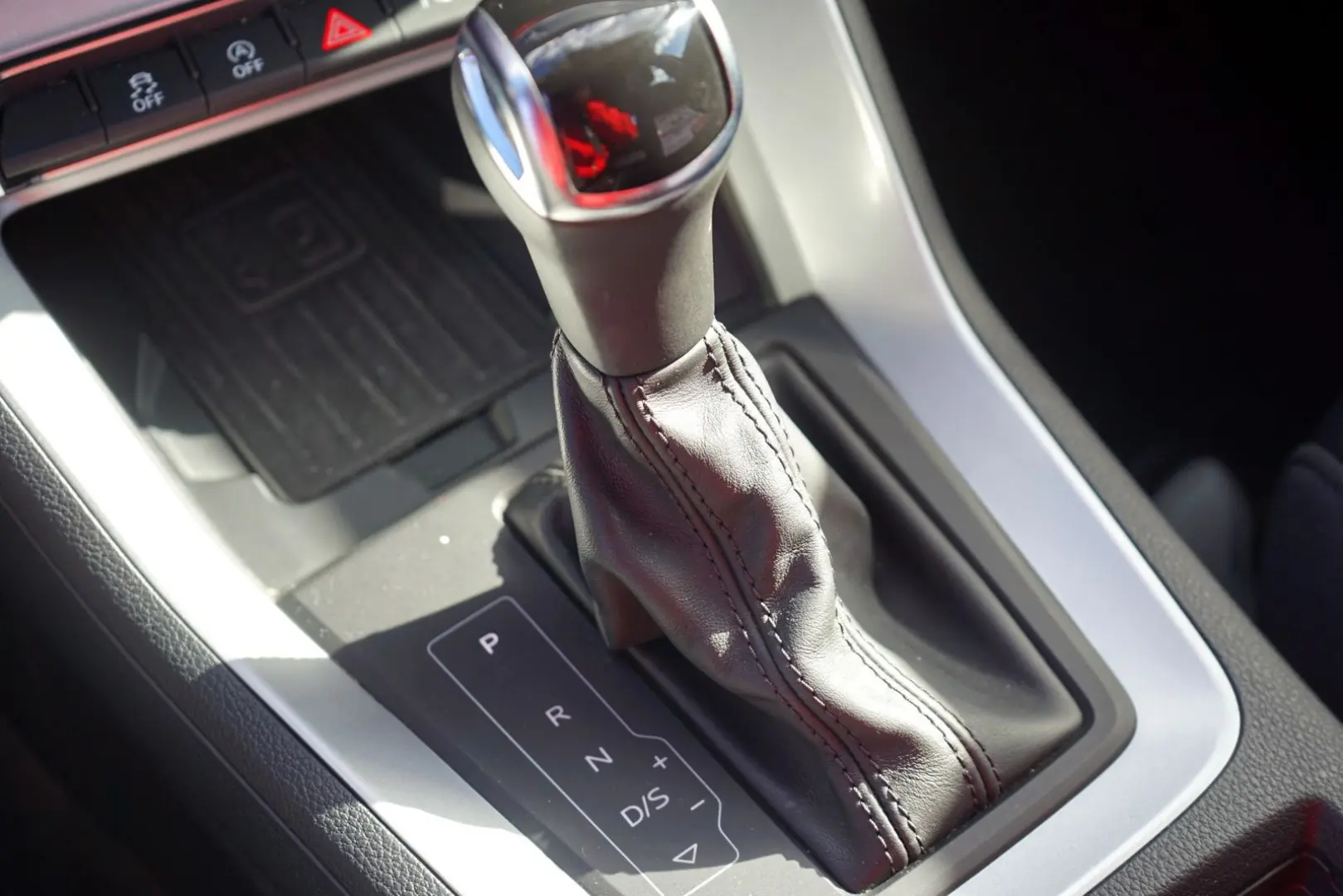 Q3 40 TFSI qu. advanced 18Z  VC APP LED Navi