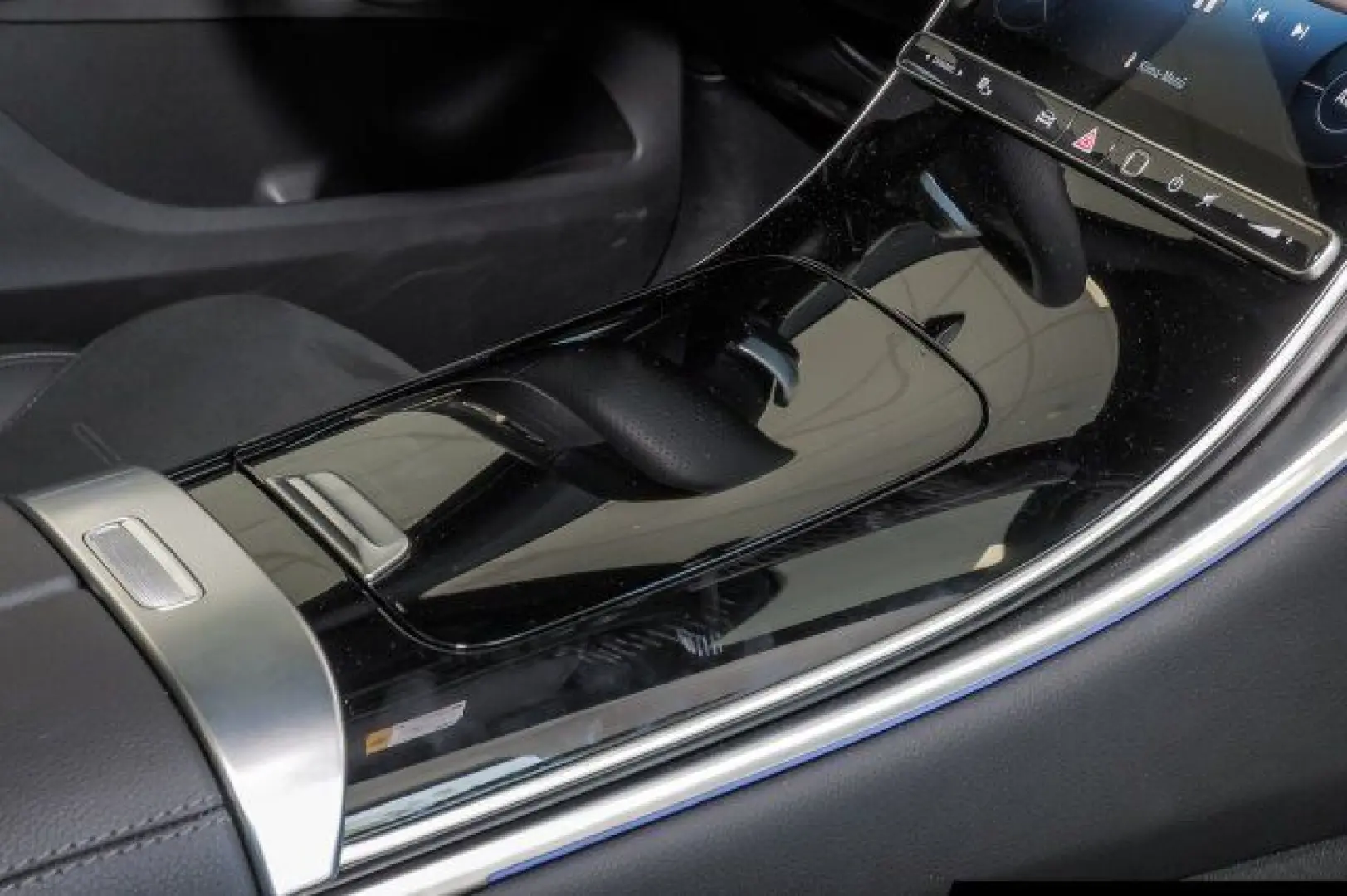 GLC 200 4M AMG Line Pano/Distr./360°/Totw./AHK