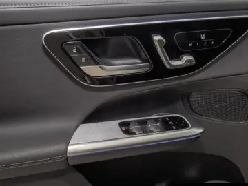 GLC 200 4M AMG Line Pano/Distr./360°/Totw./AHK