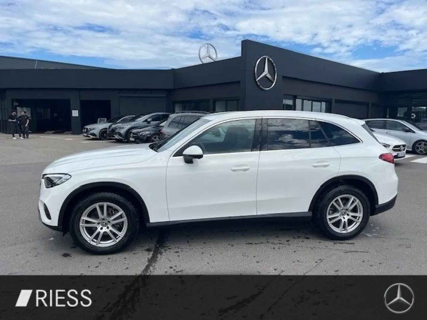 GLC 200 4M Avantgarde Navi LED AHK MBUX Kamera 1