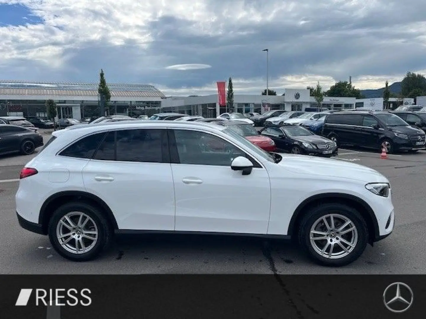 GLC 200 4M Avantgarde Navi LED AHK MBUX Kamera 1