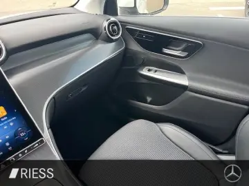GLC 200 4M Avantgarde Navi LED AHK MBUX Kamera 1