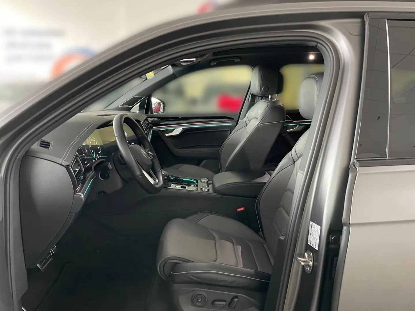 Touareg R-Line 3,0 TDI Nav*Pano*StHzg*Niveau*Dyn