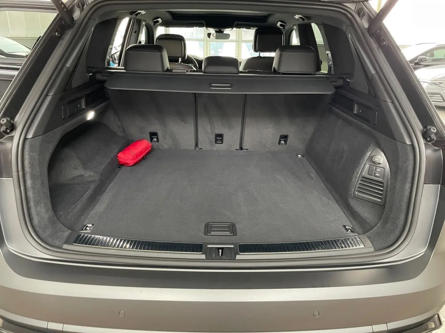 Touareg R-Line 3,0 TDI Nav*Pano*StHzg*Niveau*Dyn