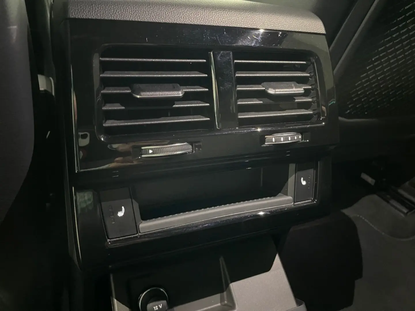 Touareg R-Line 3,0 TDI Nav*Pano*StHzg*Niveau*Dyn