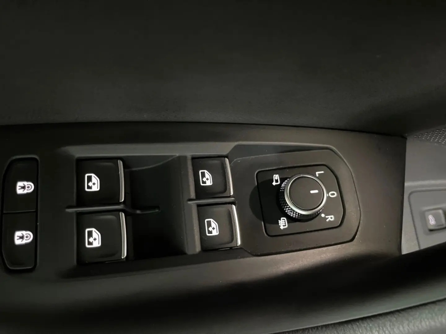 Touareg R-Line 3,0 TDI Nav*Pano*StHzg*Niveau*Dyn