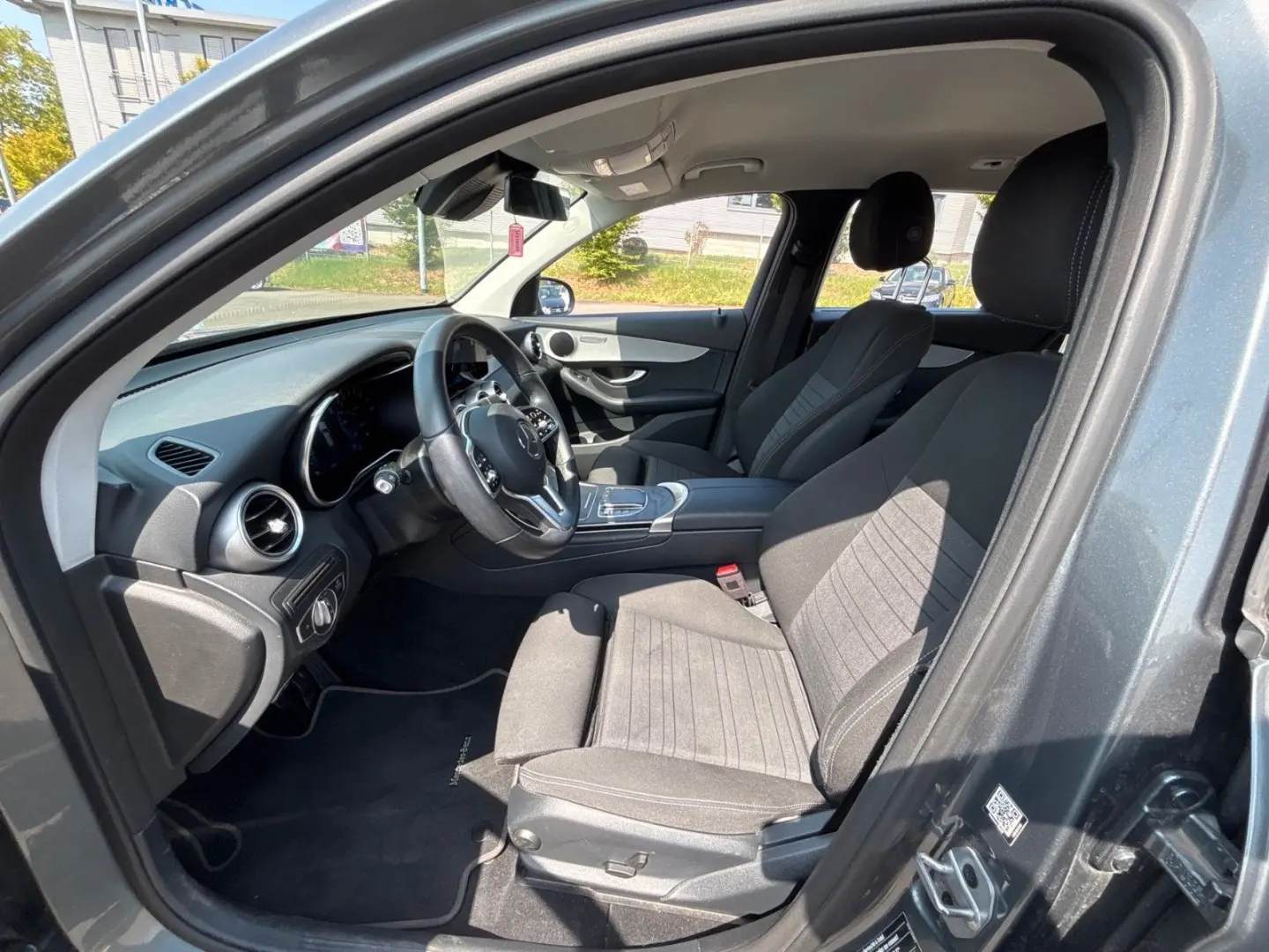 GLC300e 4M 360 KEYGO LED CARPLAY NAVI DIGITAL-TA