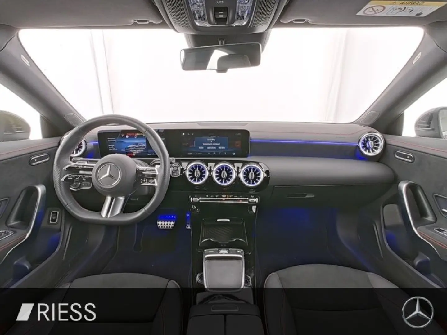 CLA 250 4M AMG Sport Distr LED Pano W-Paket