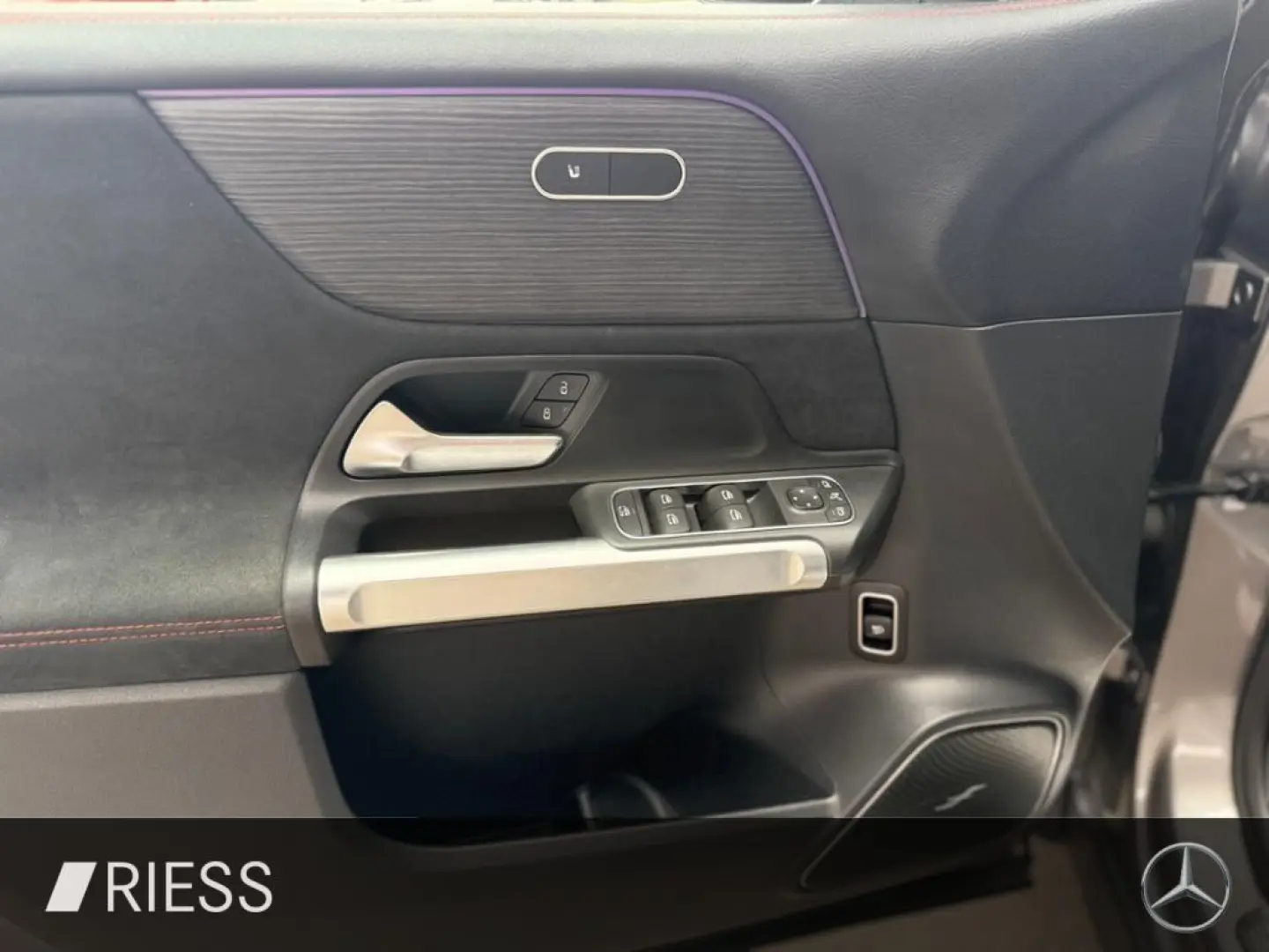 GLB 220 d 4M AMG Sport Pano AHK 7 Sitze Ambi 360