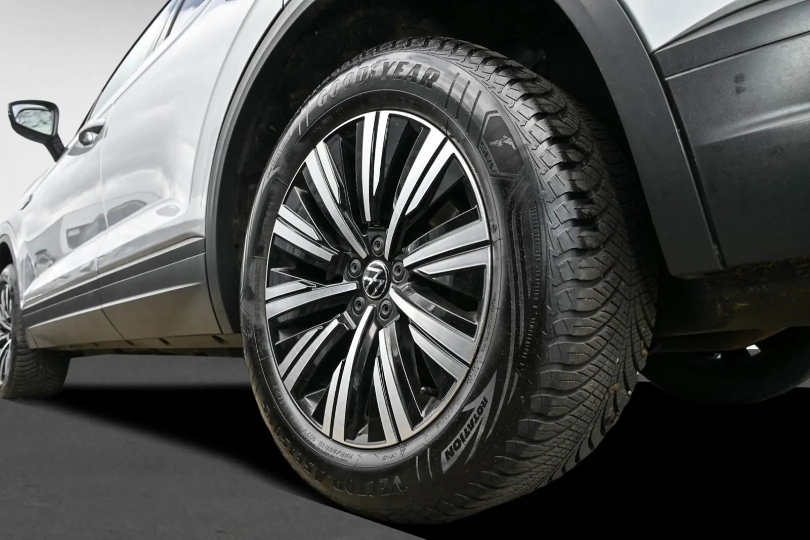 Touareg 3.0 TDI 4MOTION Tiptronic MASSAGE/ PANO/