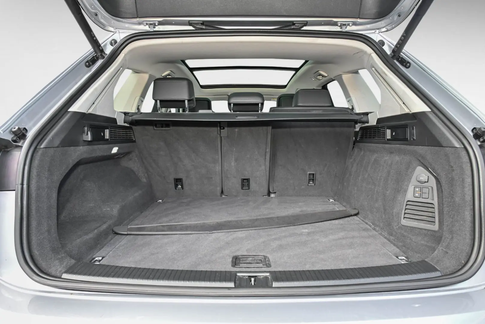 Touareg 3.0 TDI 4MOTION Tiptronic MASSAGE/ PANO/