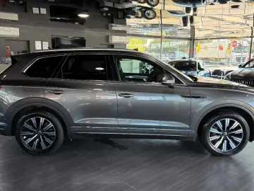Touareg 3.0 Elegance eHybrid*4M*Pano*Luft*Matrix