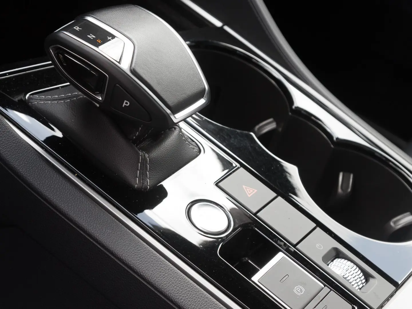 Touareg 3.0 TDI R-LINE BLACK IQ VIRTUAL AIR PANO