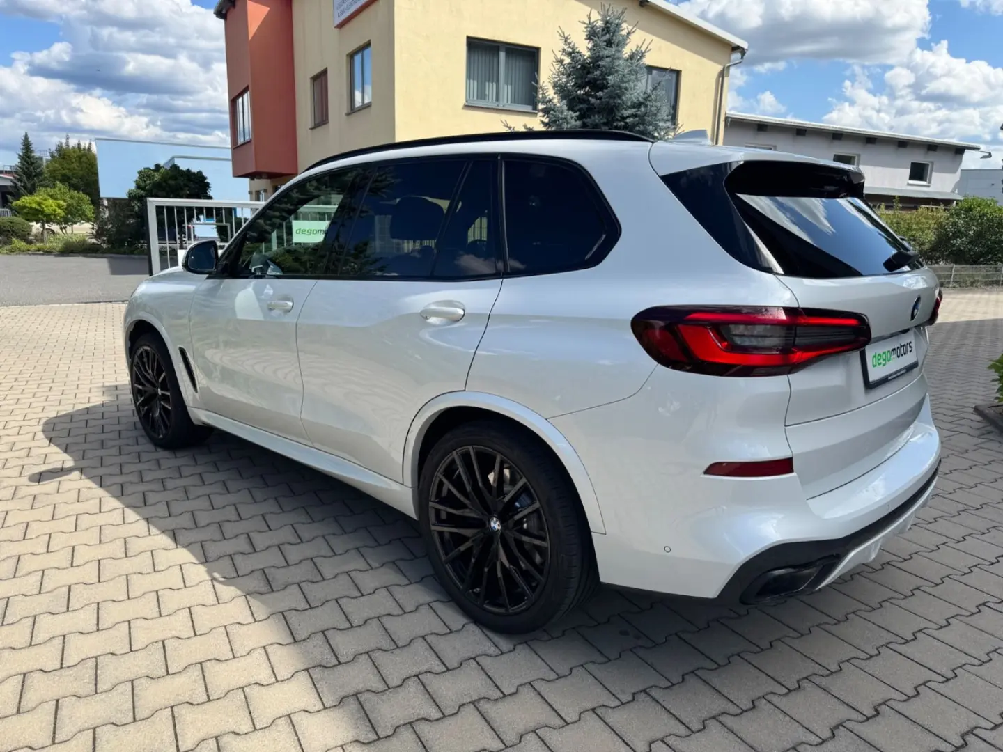 X5 M50i*MASSAGE*SKY LOUNGE*