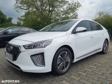 HYUNDAI IONIQ - plug in Hybrid 2022   9200km