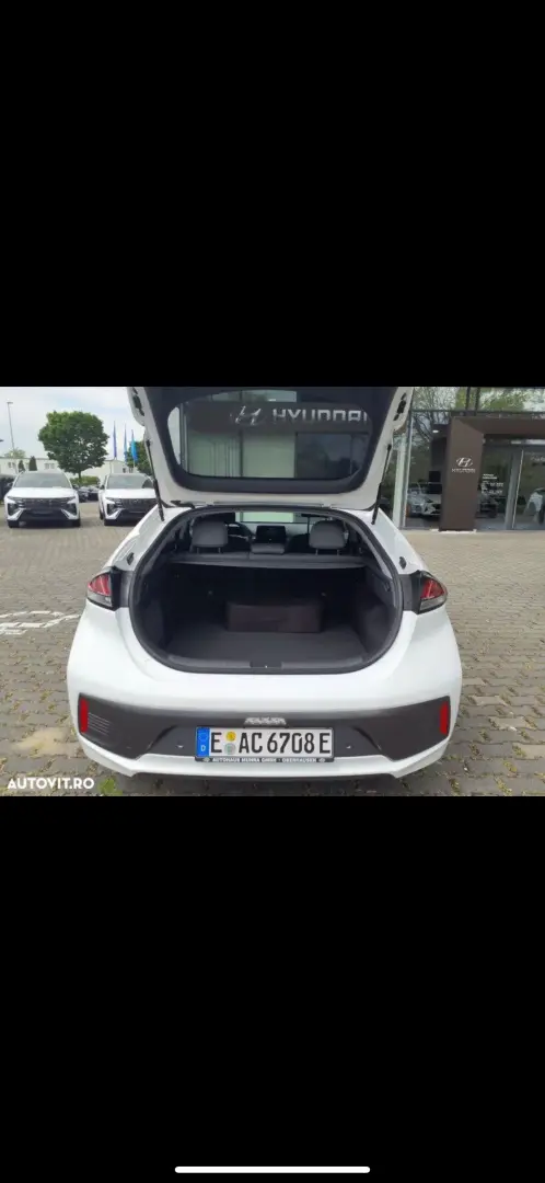HYUNDAI IONIQ - plug in Hybrid 2022 / 9200km