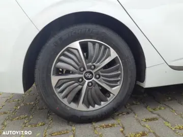 HYUNDAI IONIQ - plug in Hybrid 2022 / 9200km