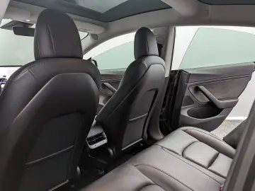 Model 3 Long Range Dual AWD*PANO*BLACK/BLACK