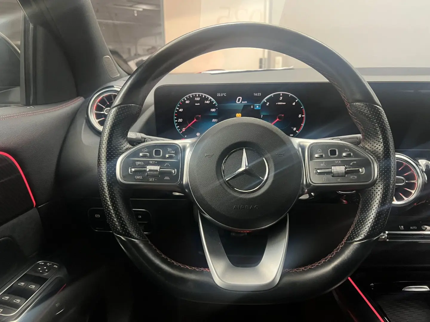 GLA 220d 4M AMG LINE*LED*ACC*DISTR+*KAM*WIDE