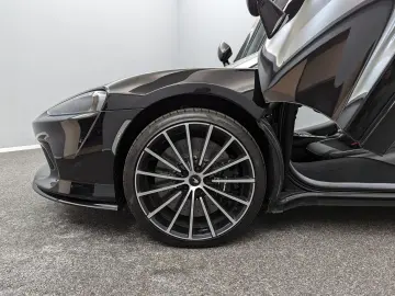 GT*MY2023*BLACK/BLACK*CARBON*FULL OPTIONS*B&W