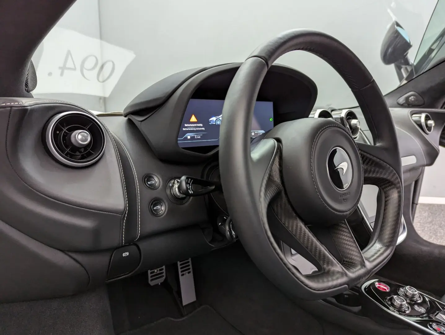 GT*MY2023*BLACK/BLACK*CARBON*FULL OPTIONS*B&W