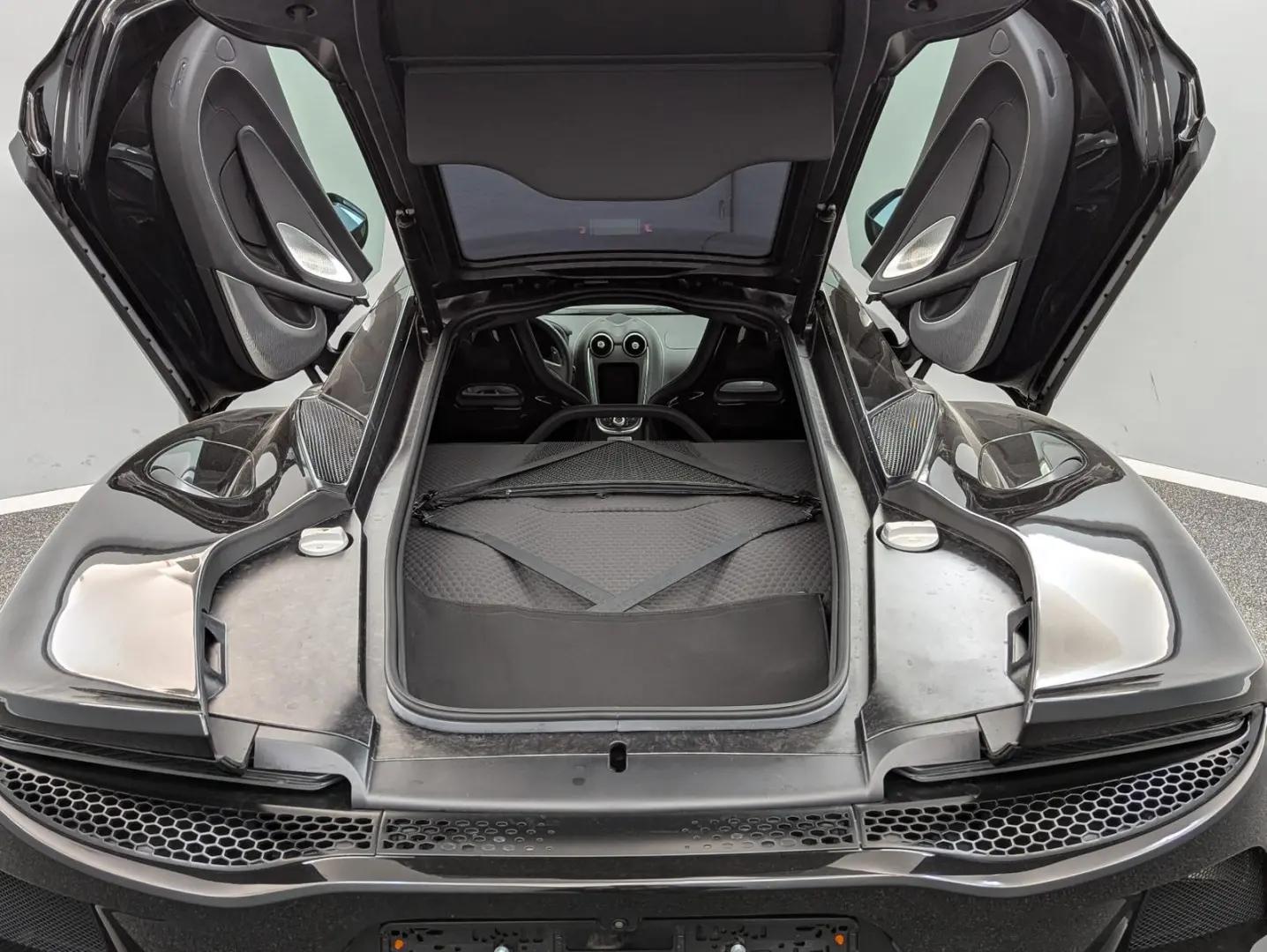 GT*MY2023*BLACK/BLACK*CARBON*FULL OPTIONS*B&W
