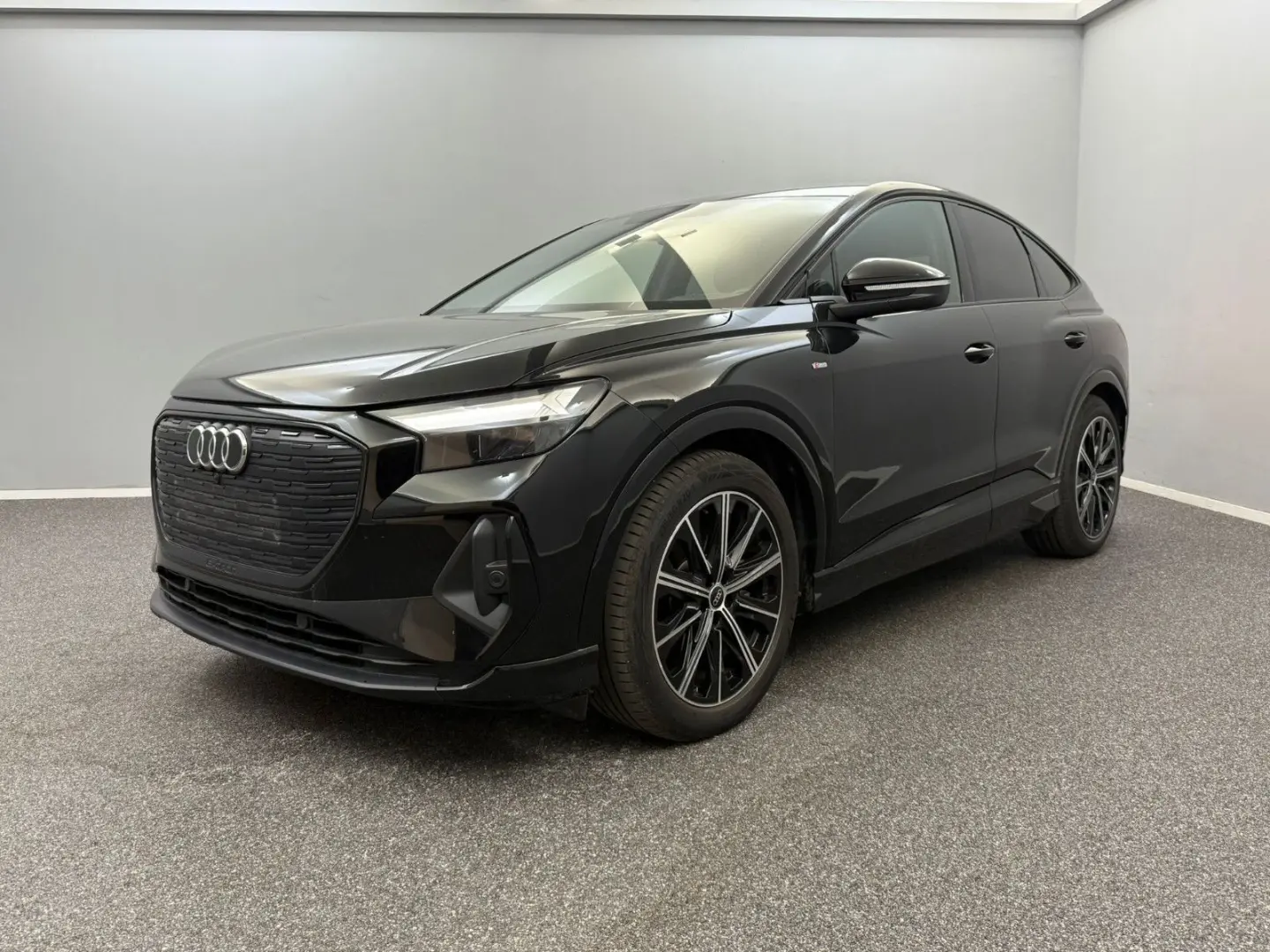 Q4 e-tron Sportback 35 e-tron S-LINE*VIRTUAL*LED