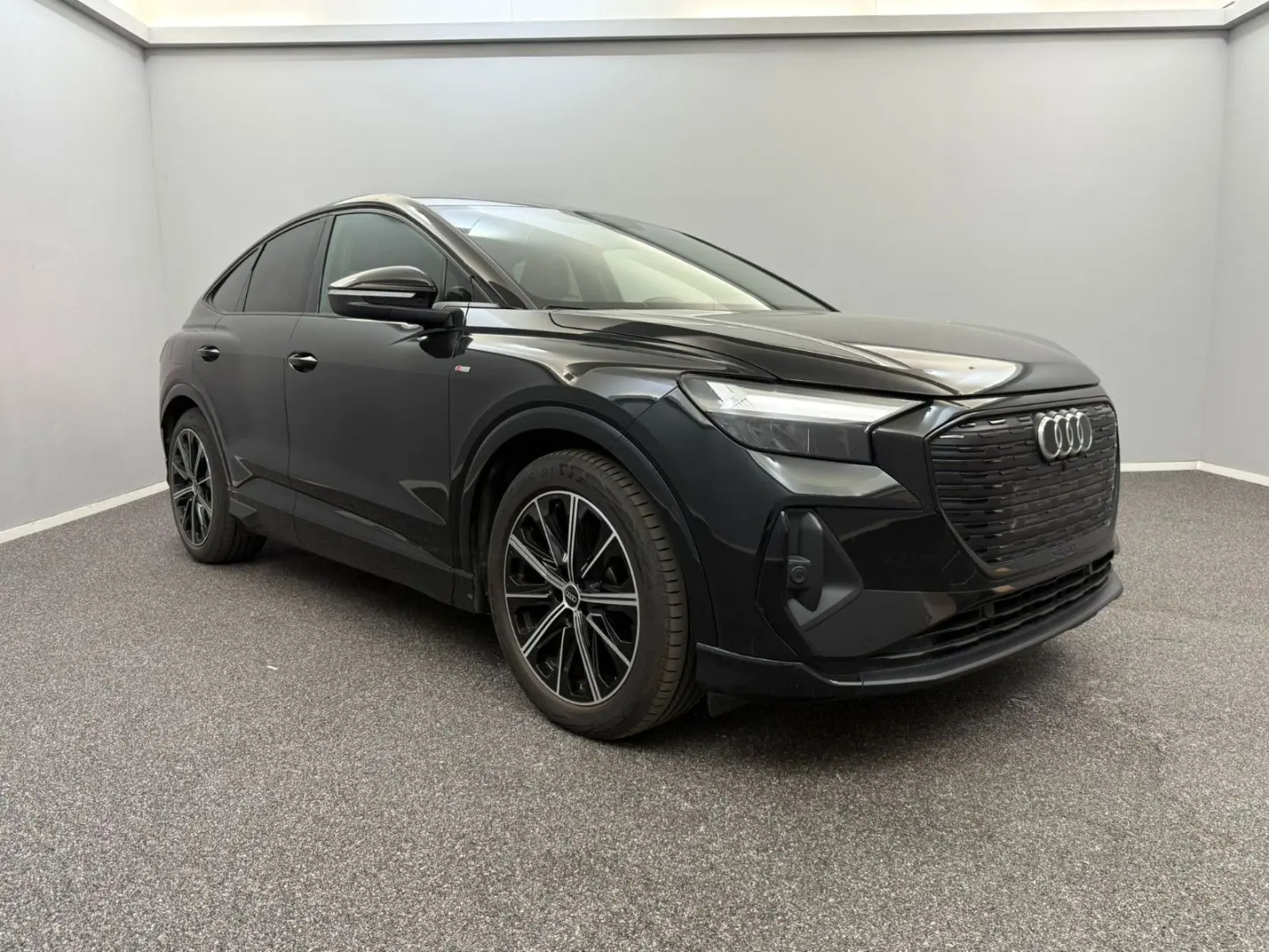 Q4 e-tron Sportback 35 e-tron S-LINE*VIRTUAL*LED