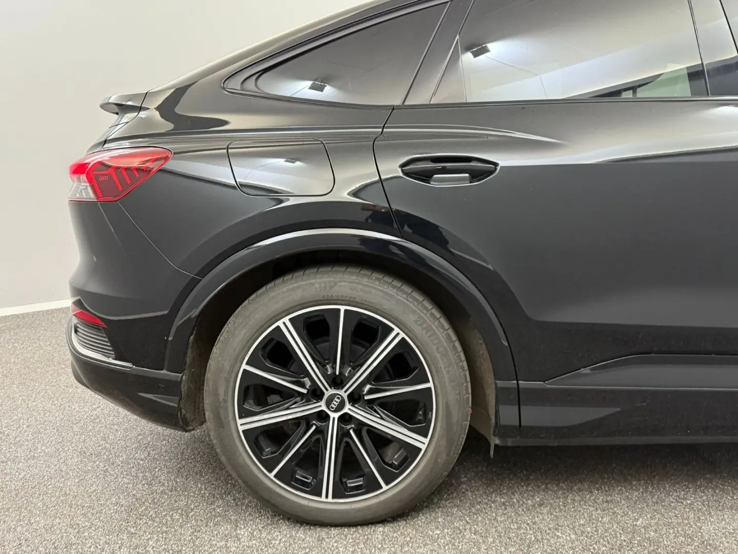 Q4 e-tron Sportback 35 e-tron S-LINE*VIRTUAL*LED