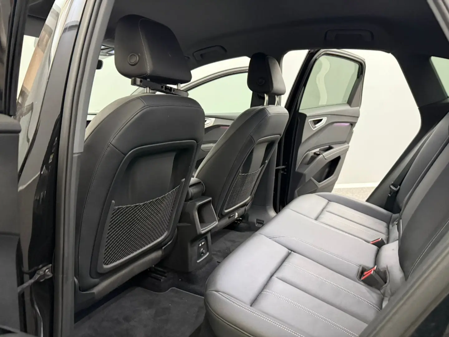 Q4 e-tron Sportback 35 e-tron S-LINE*VIRTUAL*LED
