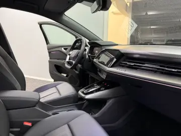 Q4 e-tron Sportback 35 e-tron S-LINE*VIRTUAL*LED