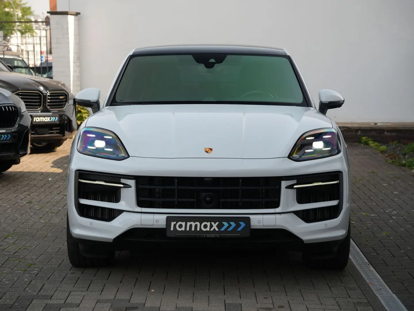 E-Hybrid Coupé SPORTDESIGN-ACC-LUFTF-PANO-BOSE