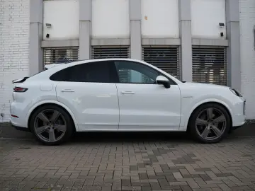 E-Hybrid Coupé SPORTDESIGN-ACC-LUFTF-PANO-BOSE