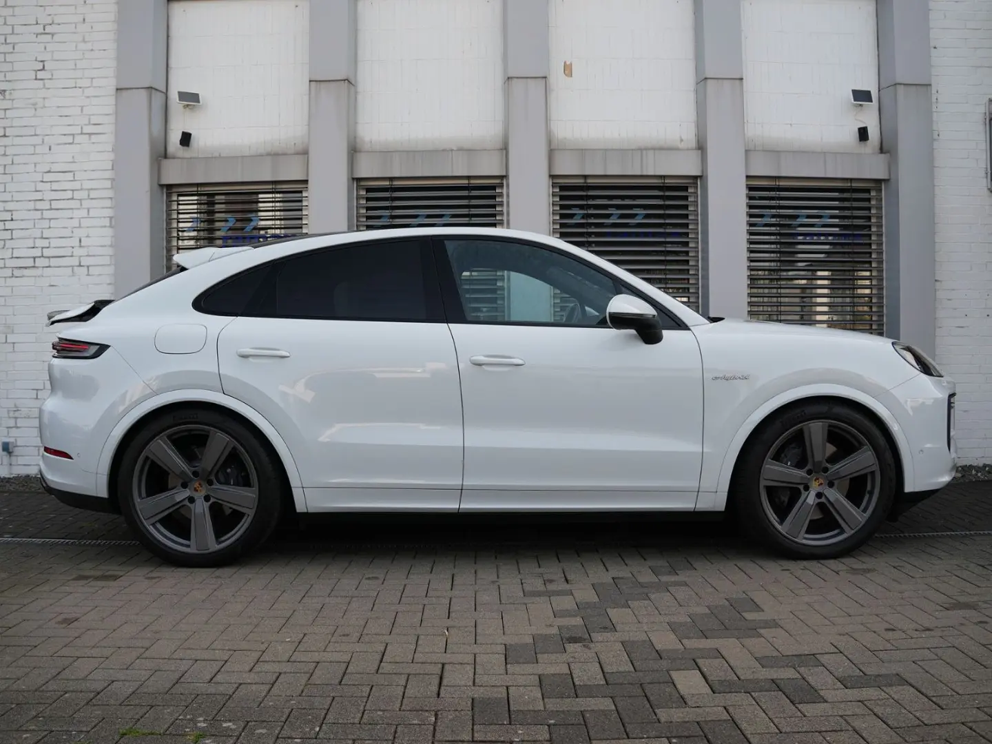 E-Hybrid Coupé SPORTDESIGN-ACC-LUFTF-PANO-BOSE