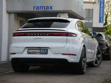 E-Hybrid Coupé SPORTDESIGN-ACC-LUFTF-PANO-BOSE