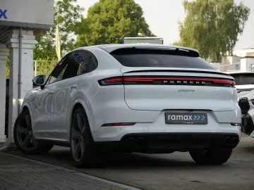 E-Hybrid Coupé SPORTDESIGN-ACC-LUFTF-PANO-BOSE