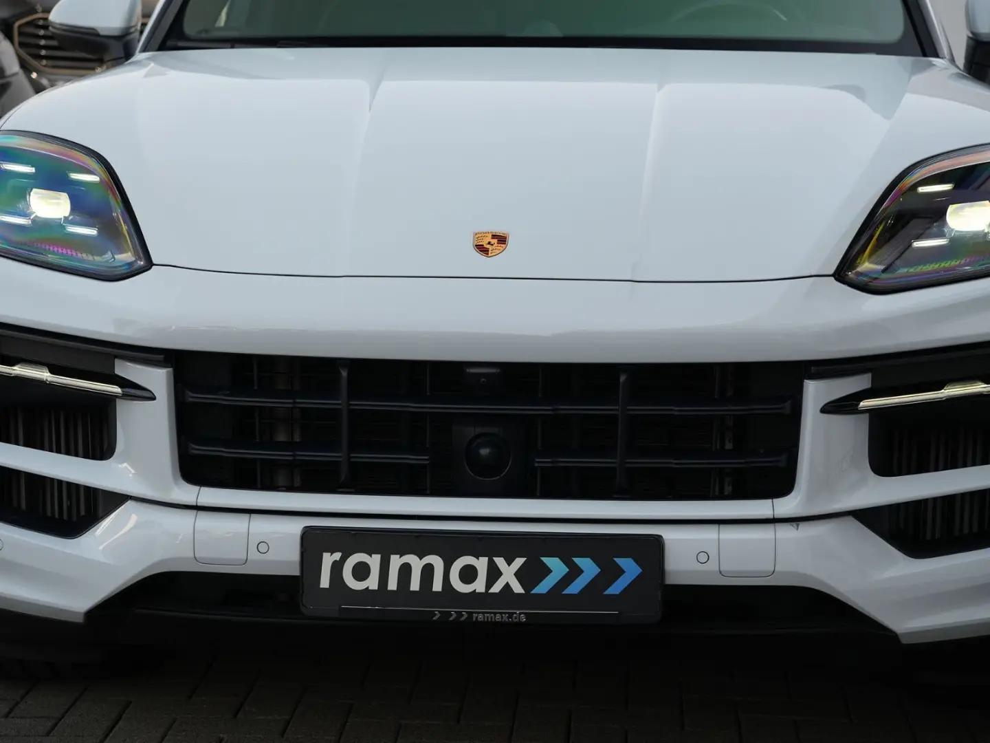 E-Hybrid Coupé SPORTDESIGN-ACC-LUFTF-PANO-BOSE