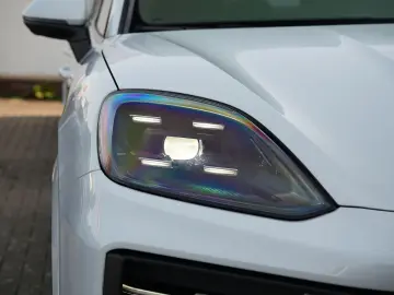 E-Hybrid Coupé SPORTDESIGN-ACC-LUFTF-PANO-BOSE