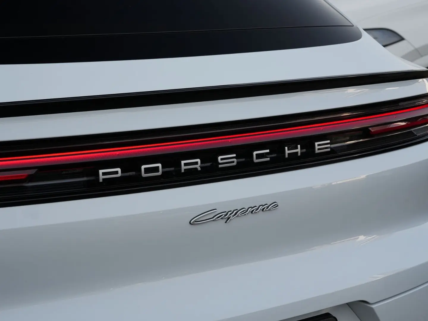E-Hybrid Coupé SPORTDESIGN-ACC-LUFTF-PANO-BOSE