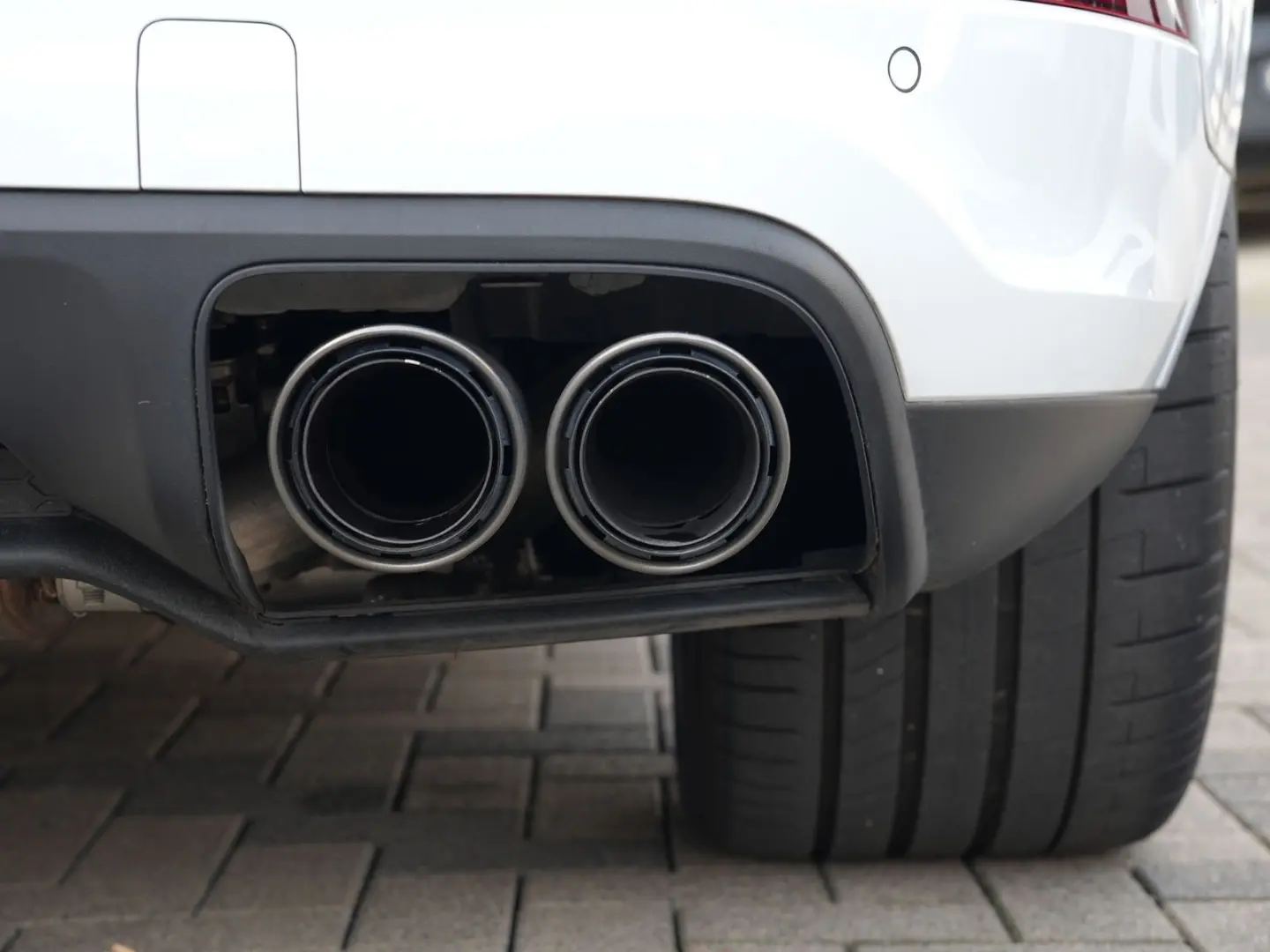E-Hybrid Coupé SPORTDESIGN-ACC-LUFTF-PANO-BOSE