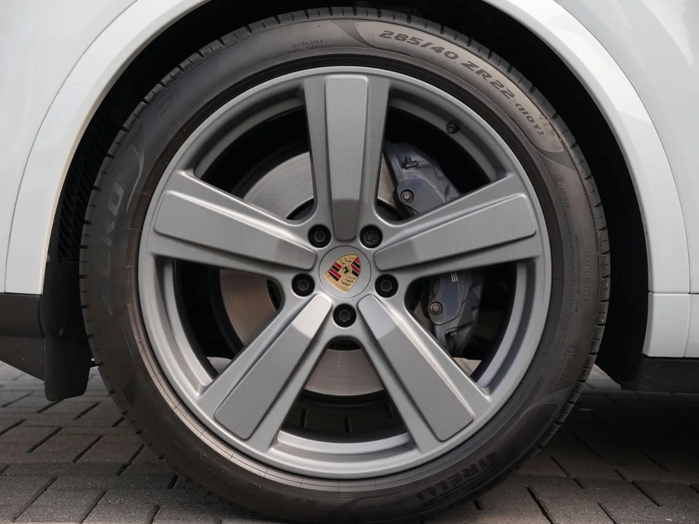E-Hybrid Coupé SPORTDESIGN-ACC-LUFTF-PANO-BOSE