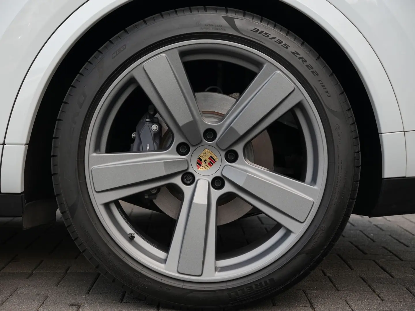E-Hybrid Coupé SPORTDESIGN-ACC-LUFTF-PANO-BOSE
