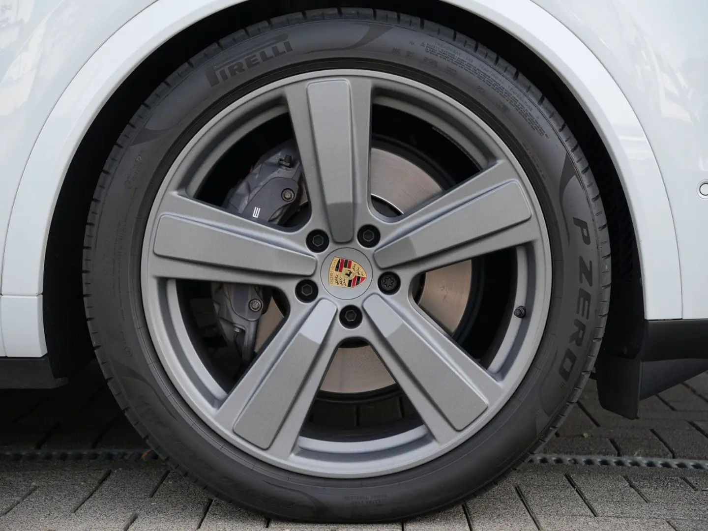 E-Hybrid Coupé SPORTDESIGN-ACC-LUFTF-PANO-BOSE